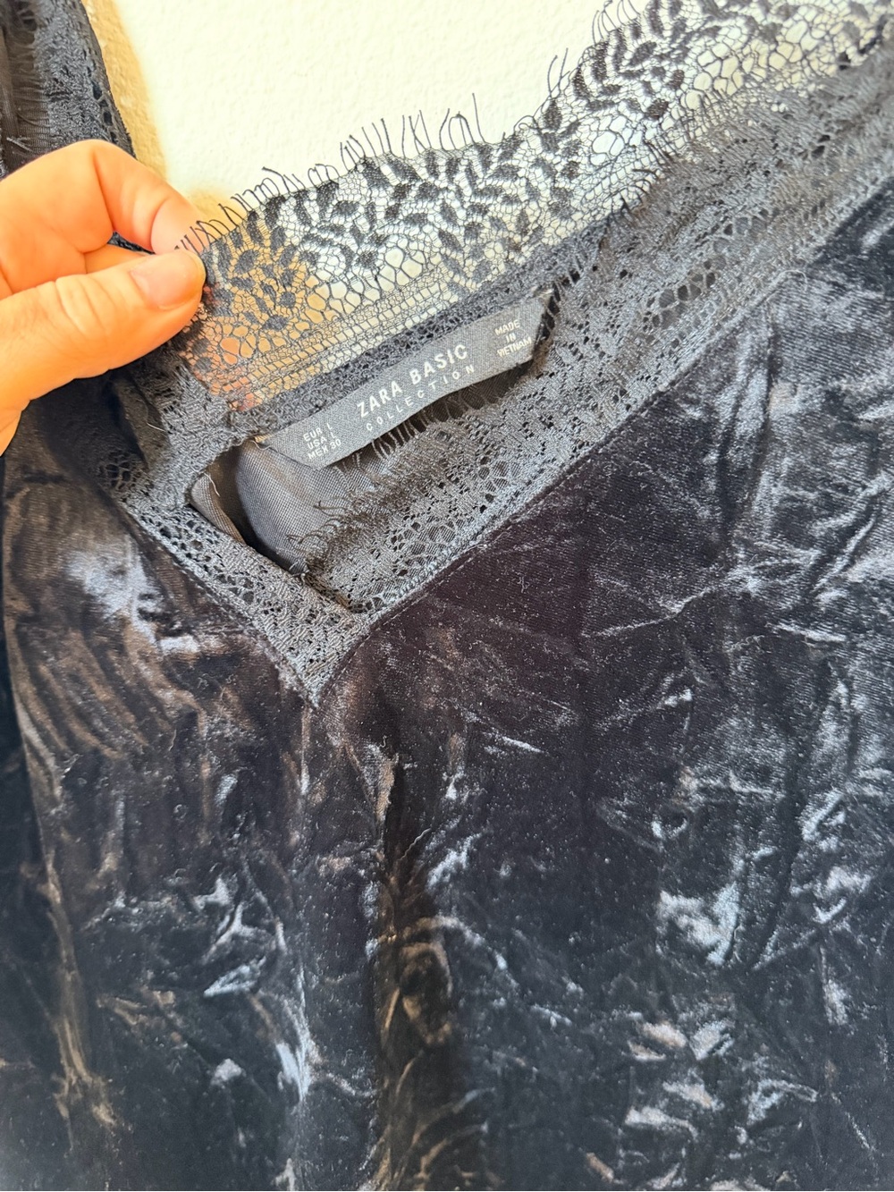 Zara Black Velvet Lace-Trim V-Neck Camisole - Picture 4 of 4